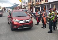 Menyambut HUT Kemerdekaan RI ke 77, Polres Taput Bagikan 1000 Bendera dan 1000 Stiker.