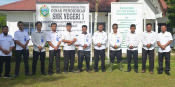 SMK se-kabupaten Pakpak Bharat Panen Perdana Cabe Merah Yang Dikelola Oleh Program Keahlian Agribisnis Tanaman Dan Holtikultura