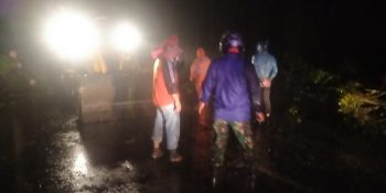 Babinsa Koramil 01 Sumbul Bantu Penanganan Bencana Longsor Di Lae Pondom