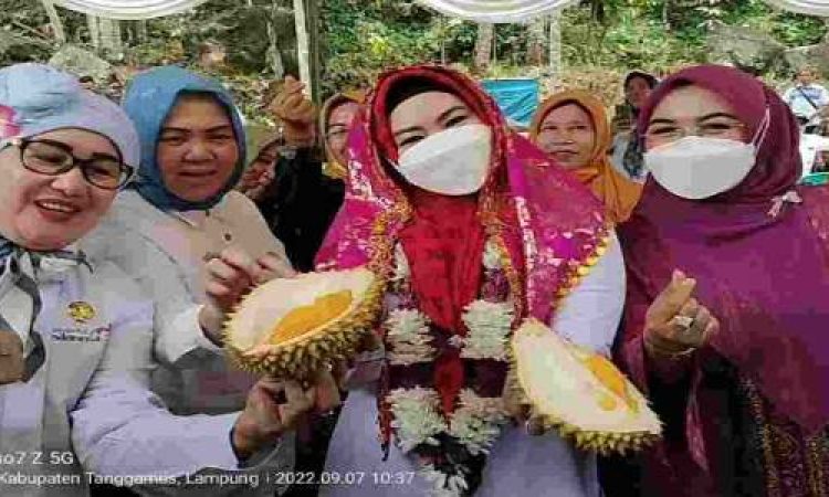 Bupati Tanggamus Hadiri Pembukaan Agro Wisata Buah-Buahan Di Way Tahili