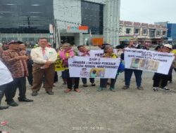 Ratusan Warga Tanjung Saribu Minta Bupati Simalungun Copot Pangulu
