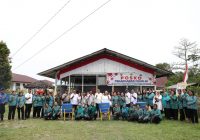 Untuk Mendukung Salah Satu Program Pokok PKK, BUPATI PAKPAK BHARAT BAGIKAN TONG SAMPAH DI DESA SIEMPAT RUBE II.