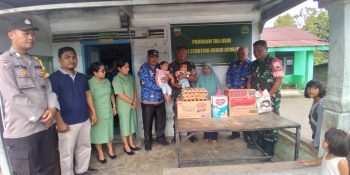 Danramil Dan Personil Koramil 07/Salak Beserta Persit Ranting 08/Salak Berikan Bantuan Gizi Kepada Anak Stunting