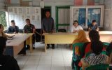 Ciptakan Kondisi Aman,Babinsa Koramil 07/Salak Dampingi Pemerintah Desa Dalam Penyaluran BLT Dana Desa