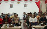 Ny. Juniatry Franc Tumanggor Menyambut Kedatangan Puluhan Relawan yang Bergabung Dalam “Gerakan Sumut Mengajar”
