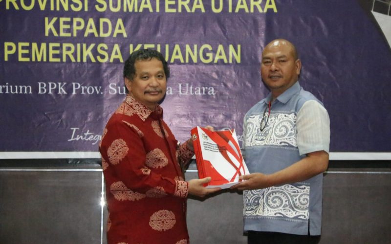 Bupati Taput Serahkan LKPD 2022 Pemkab Tapanuli Utara ke BPK RI