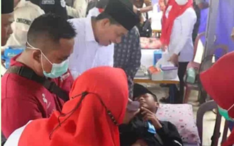 Bupati Banyuasin Menghadiri Khitanan Massal Dan Berikan Bantuan Untuk Anak Yatim Sekaligus Safari Jum’at Di Desa Panca Mukti Kecamatan Muara Telang