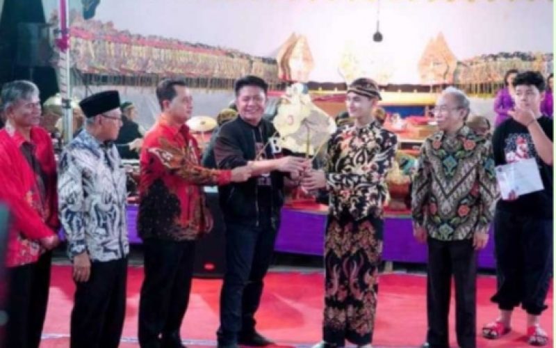 Gubernur Sum- Sel Bersama Bupati Dan Wakil Bupati Banyuasin Menghadiri Pagelaran Wayang Kulit Semalaman Suntuk Dalam Rangka HUT Banyuasin Ke-21 Tahun Dan HUT TVRI Sum-Sel Ke-49 Tahun