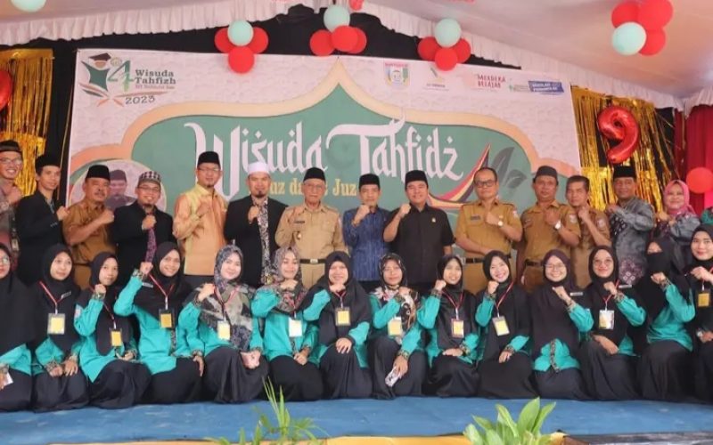 Wakil Bupati Banyuasin Menghadiri Launching Darul Azzam Publising Dan Wisuda Tahfidzh 10 Juz, 5 Juz, 2 Juz Dan Pelatihan Guru Tahfidzh Sekabupaten Banyuasin