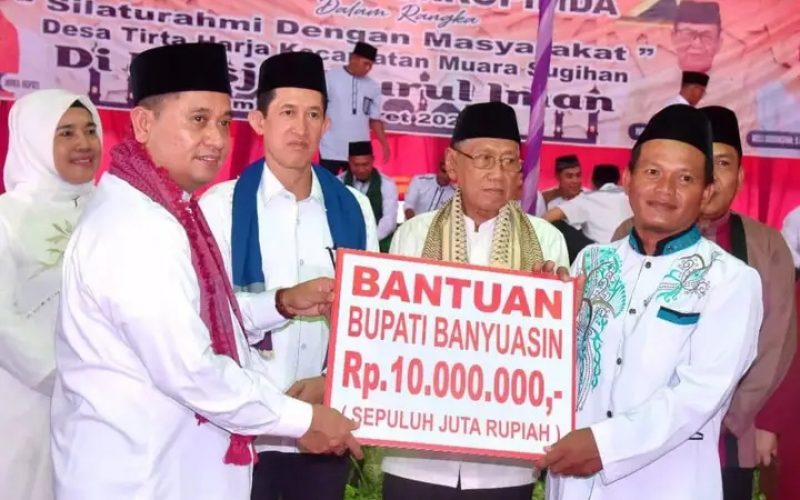 Bupati Banyuasin Bersama Wakilnya Serta Pejabat Pemkab Banyuasin Safari Ramadhan Perdana Dan Silaturahmi Bersama Masyarakat Di Mesjid Nurul Iman