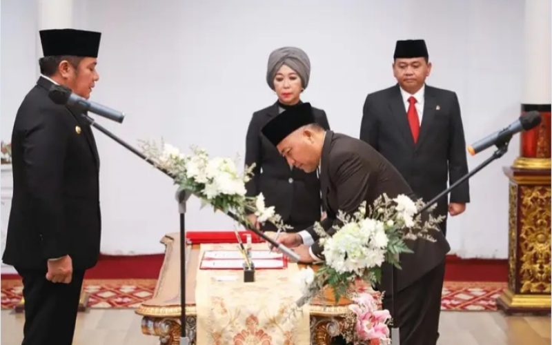 Gubernur Herman Deru Lantik Pj Bupati Apriyadi Jadi Sekda Muba Definitif