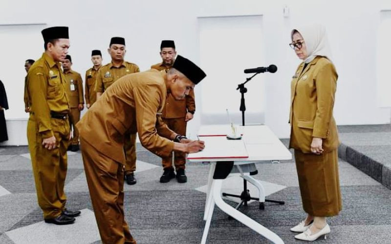 Sekdakab Batu Bara Norma Deli Siregar,Lantik Pejabat Administrator dan Pengawas.