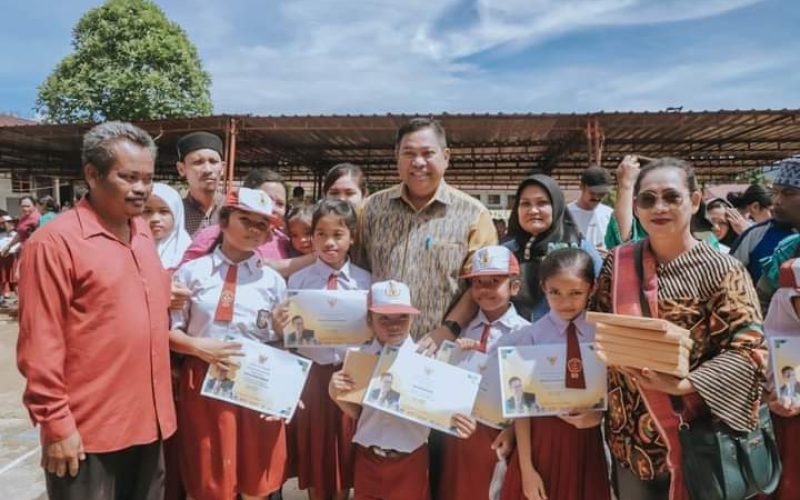 Bupati Dairi Jadi Pembina Upacara Peringati Hardiknas Di SMAN 1 Tigalingga