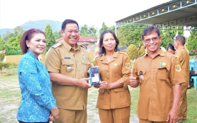 Bupati Dairi Puji Aplikasi Sidasa Mobile : Membantu Data Akurat Kondisi Warga di Desa