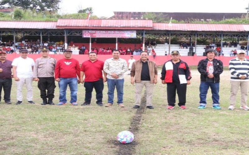 Bupati Taput Membuka Turnamen Sepak Bola Ombus-Ombus Cup 2023