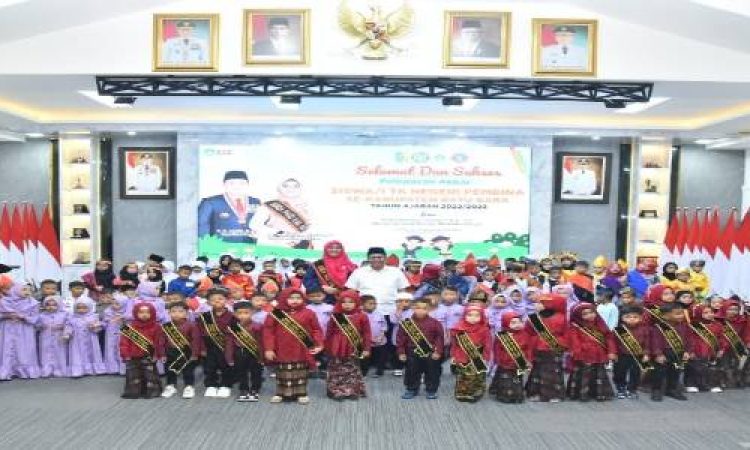 Bupati Zahir dan Ny. Maya Lepas Siswa UPT TK Negeri Pembina se-Kabupaten Batu Bara.