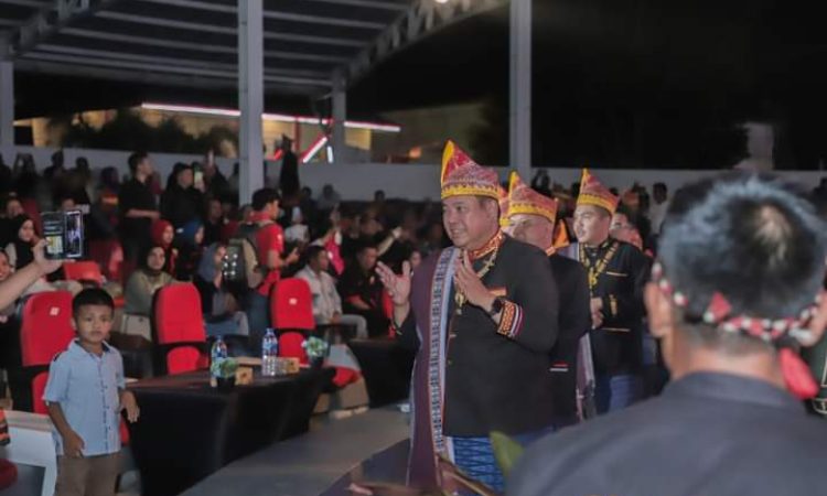 Bupati Sampaikan Capaian Kinerja Pemerintah Kabupaten Dairi Pada Acara Malam Seni Dan Budaya Dairi Di PRSU 2023