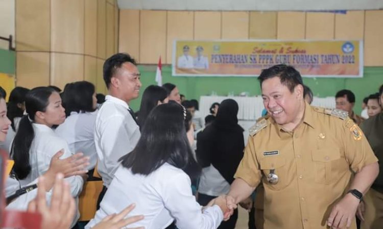 Bupati Dairi Serahkan SK 514 Guru P3K Guru Formasi Tahun 2022