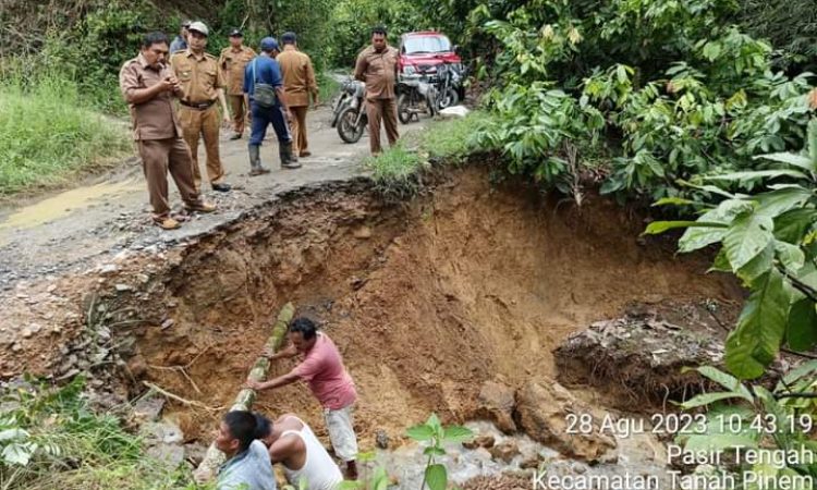Pemkab Dairi Gerak Cepat Tangani Banjir Bandang Di Desa Pamah