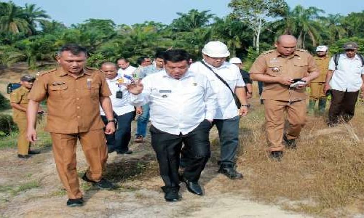 Bupati Tinjau Lokasi TPA di Kecamatan Bandar