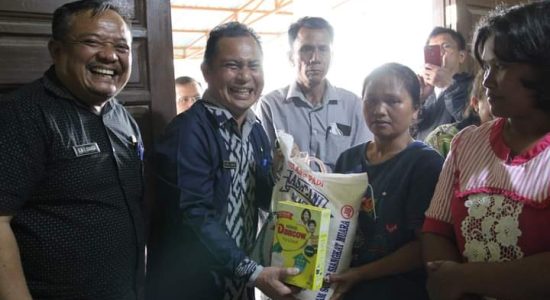 Pemerintah Kabupaten Dairi Salurkan Bantuan Kepada Masyarakat Yang Terdampak Angin Puting Beliung