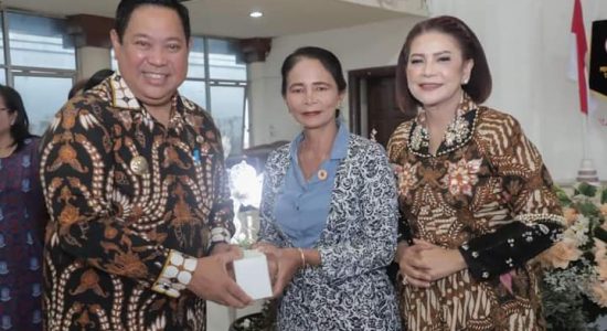 Bupati Dairi Hadiri Pelantikan Ikatan Bidan Indonesia Cabang Kabupaten Dairi