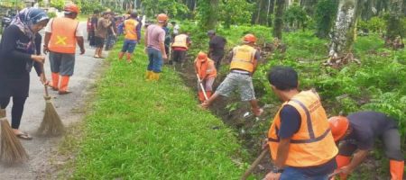 Gotong Royong Bersihkan Fasilitas Umum Kecamatan Silinda
