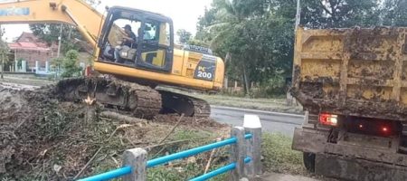 Program Layanan Bantuan Gratis, Gercep Dumas Petani PUPR Indramayu Datangkan Alat Berat Excavator