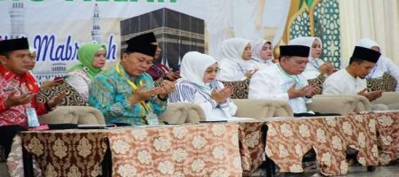 Plt. Bupati Lepas Keberangkatan  Jemaah Calon Haji Kloter 13