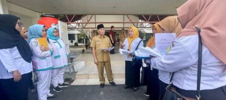 Puluhan Bidan Mendatangi Kantor Pemkab Muba Merasa Kecewa Ke Pihak BKN Dan Kementerian Kesehatan