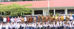 Plt Bupati Tapsel Bagikan KIA Ke Siswa-Siswi SD dan SMP di Angkola Timur