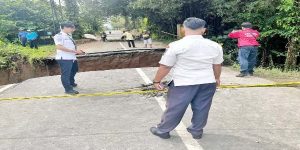 Pemkab Simalungun Tinjau Jalan Putus Penghubung Kecamatan Tanah Jawa dan Kecamatan Hatonduhan