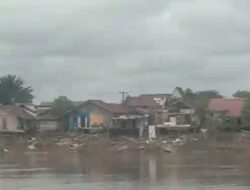 Abrasi Pantai Kapuas Ancam Permukiman Warga di Kedamin Hilir Kecamatan Putussibau Selatan