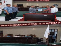 Wali Kota Pematangsiantar Wesly Silalahi SH MKn menghadiri Penutupan Rapat Paripurna VIII DPRD Kota Pematang Siantar.