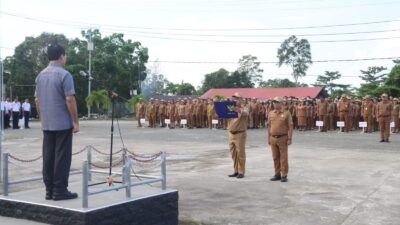 Wakil Bupati Pimpin Upacara Penaikan Bendera Merah Putih Di Lingkup Pemerintah Kabupaten Nias Utara