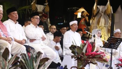 Bupati Tasikmalaya Dampingi Gubernur Jabar pada Safari Tarawih Keliling di Rajapolah