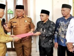 Serahkan Hewan Qurban Bantuan Presiden RI di Masjid Al-Aksho Gunung Malela, Bupati Simalungun Ucapkan Terimakasih