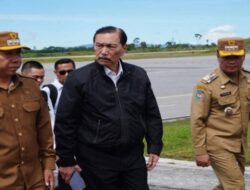 Bupati dan Wakil Bupati Tapanuli Utara Sambut Kedatangan Luhut Binsar Pandjaitan di Bandara Silangit