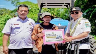 Percepat transformasi pertanian modern, Bupati Simalungun Serahkan Alsintan dan Panen Raya Bawang Merah di Nagori Bah Bolon