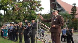 HUT ke 81 RI Kajari Toba Jadi lnspektur Upacara Pemberangkatan Taptu dan Pawai Obor