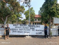 Fortabes Pasang Spanduk di Depan Disdik Kabupaten Tasikmalaya, Tindak Lanjuti Sorotan Revitalisasi
